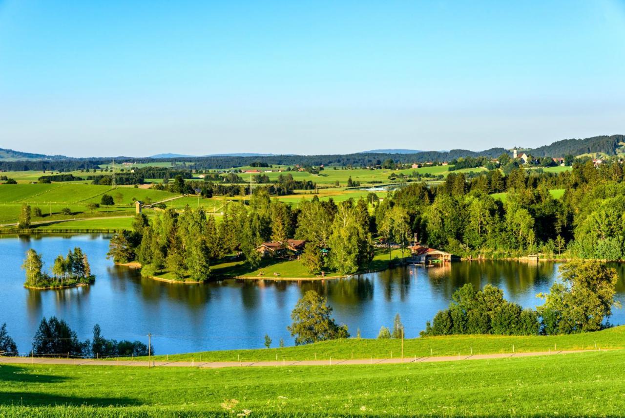 Direkt Am See Mit Bergblick Seeg Exterior photo