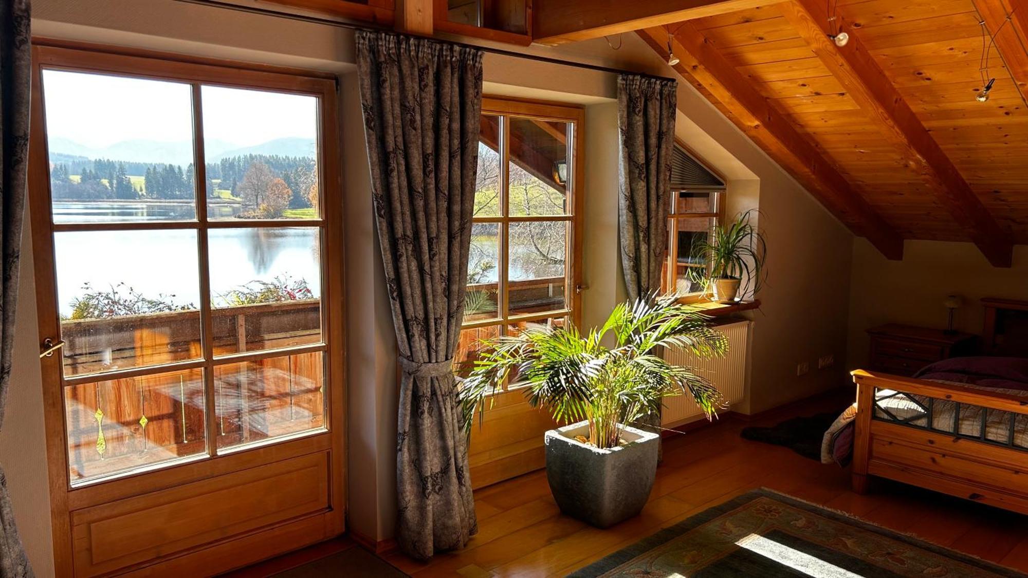 Direkt Am See Mit Bergblick Seeg Exterior photo